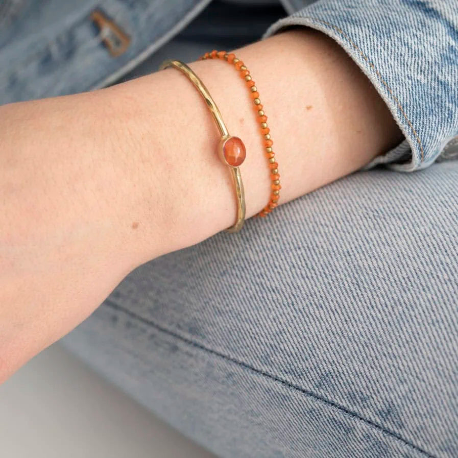 Armband met gouden en carneool kralen