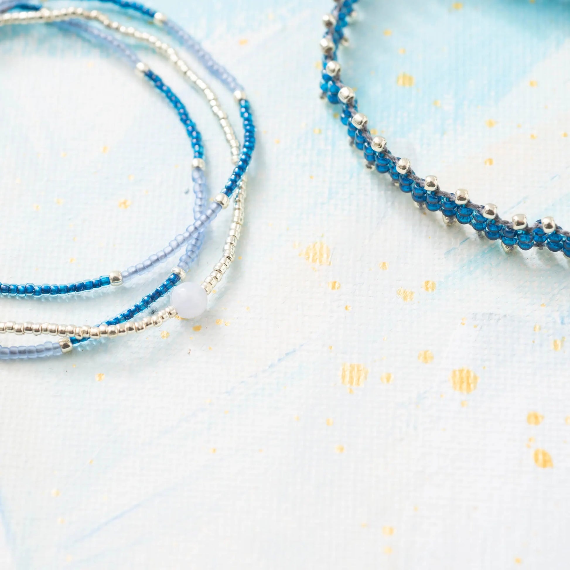 Armband met zilveren en lapis lazuli kralen met schuifslot