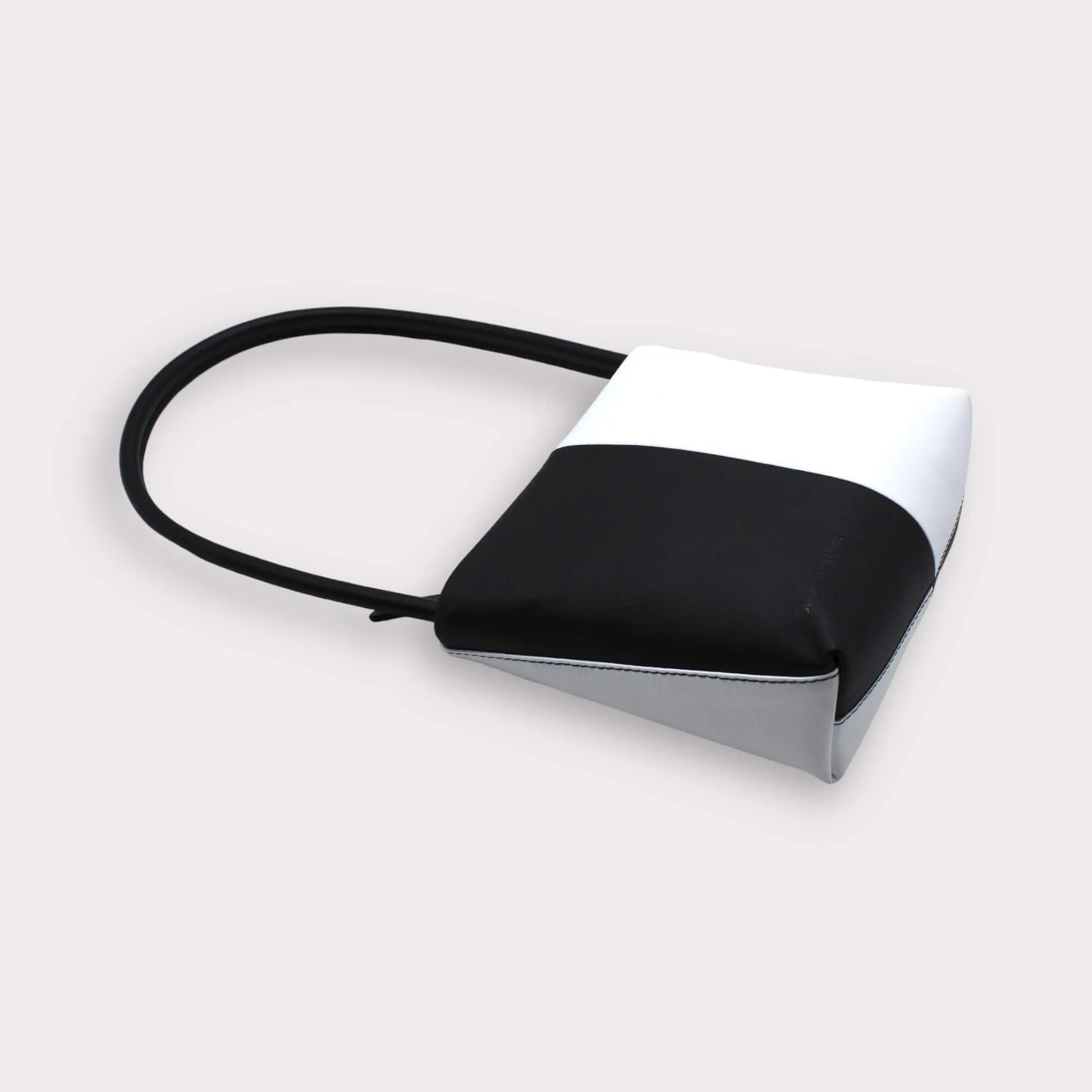 zwart wittetAria tas liggend