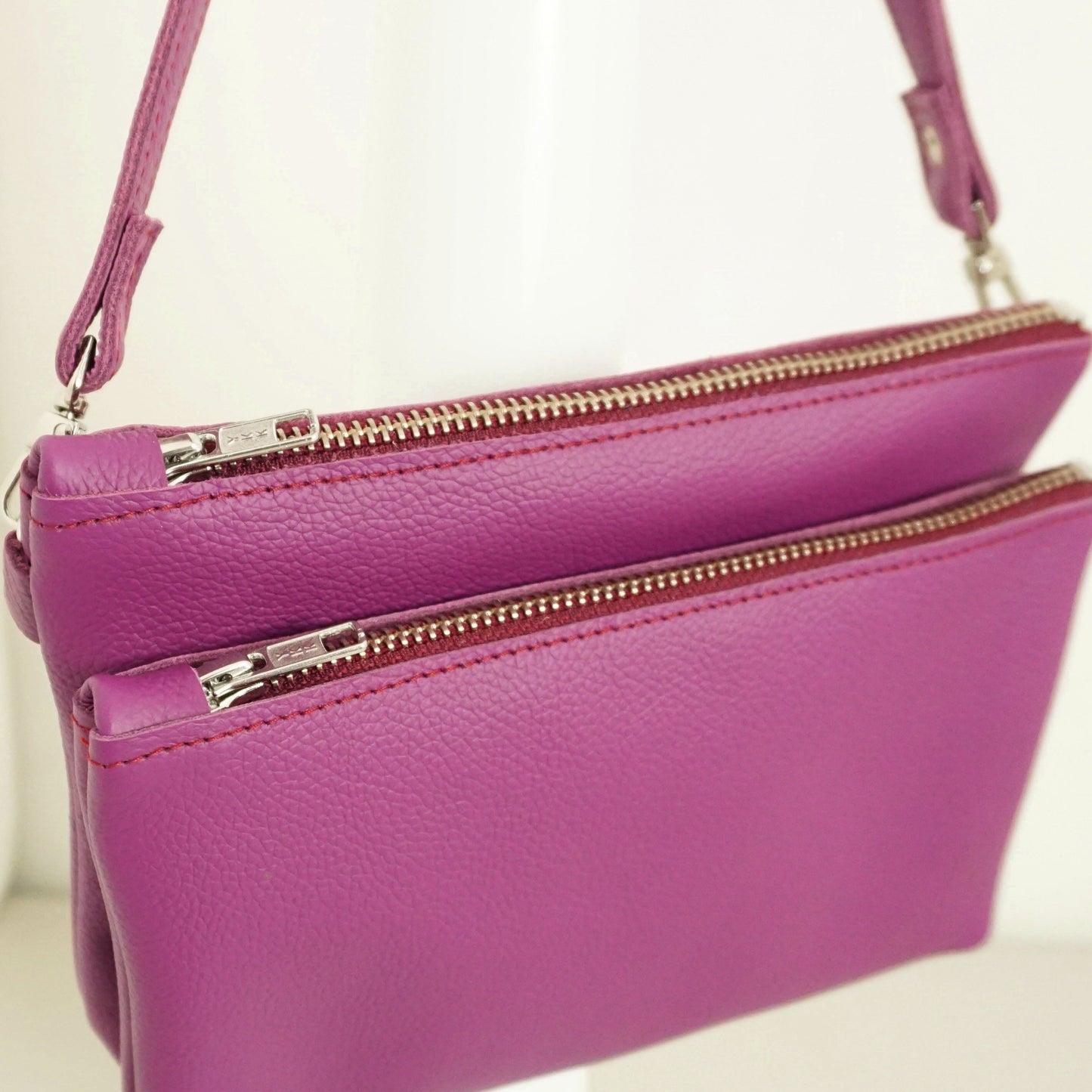 Gerecycled Leren Schoudertas Magenta Naomi Rachel Tíman Maybag Afneembaar Klein Tasje