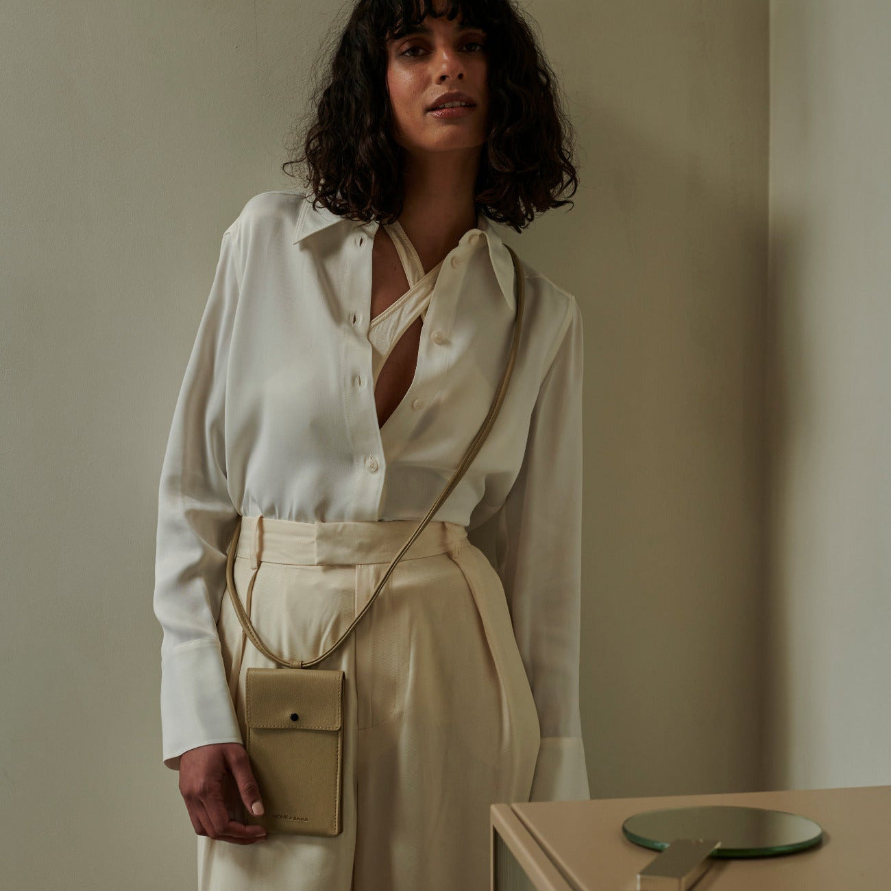 Veganleer Crossbody tas van Monk & Anna in Pistach telefoonpouch