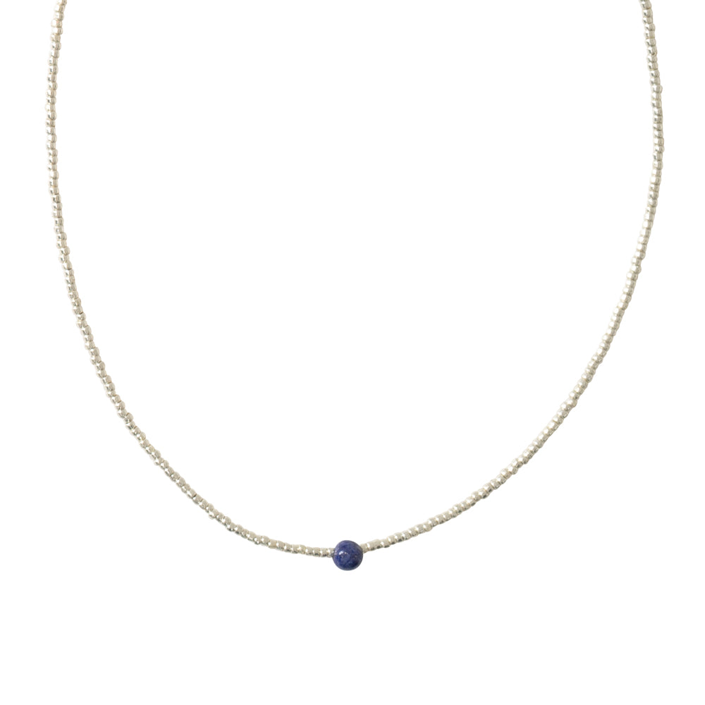 Ketting Flora met zilveren glaskralen en lapis Lazuli van A Beautiful Story