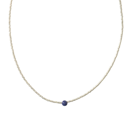 Ketting Flora met zilveren glaskralen en lapis Lazuli van A Beautiful Story