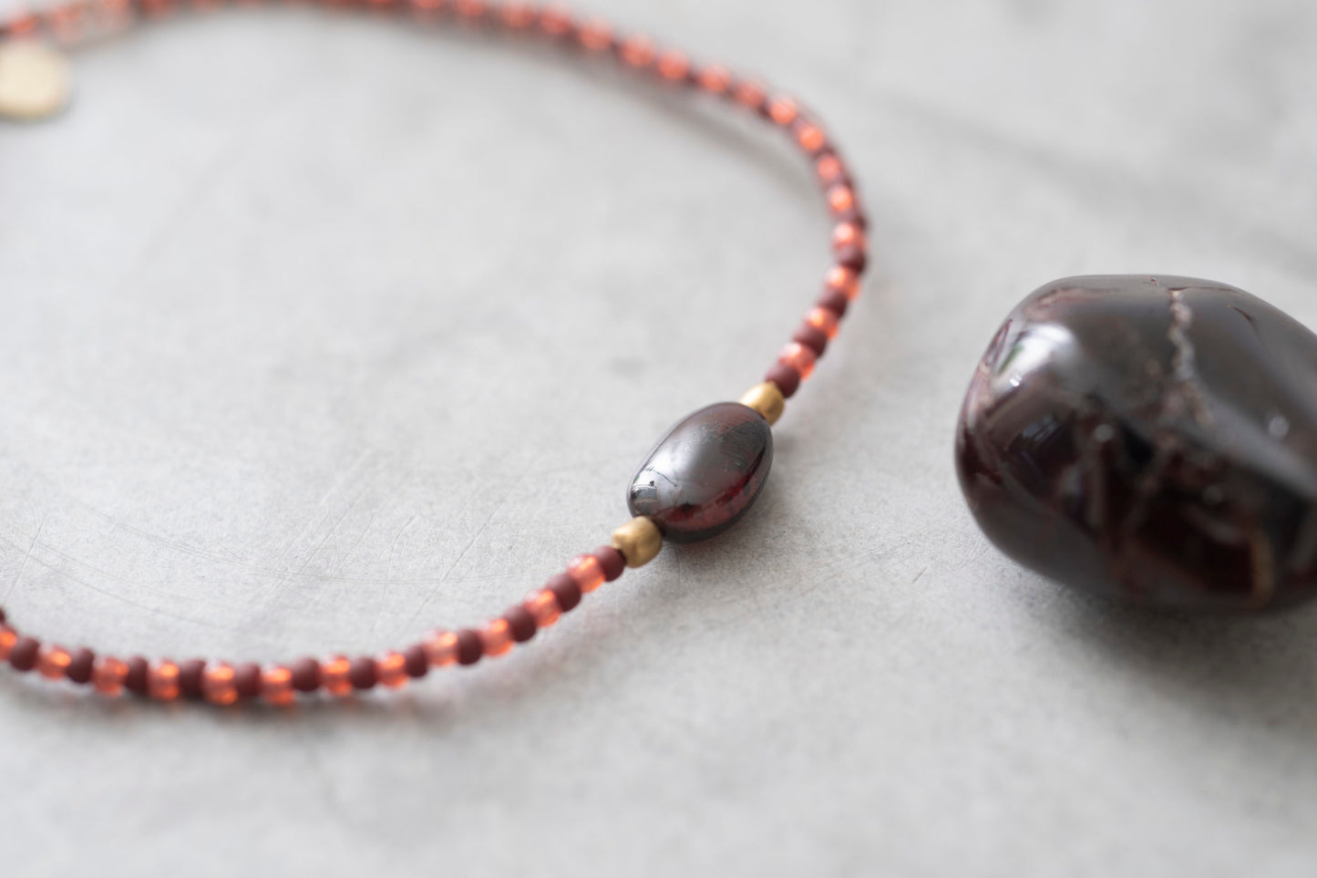 Duurzame sieraden | A Beautiful Story Winter Garnet Gold Bracelet