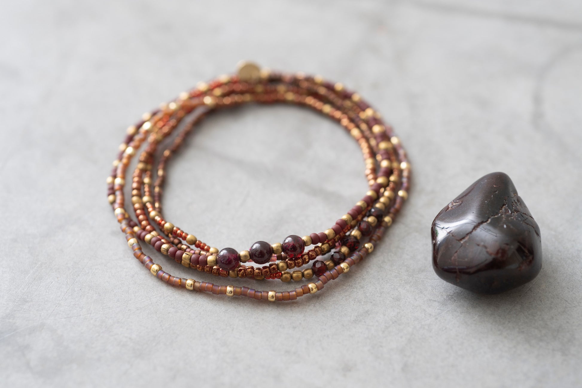 Duurzame sieraden | A Beautiful Story Together Garnet Gold Bracelet