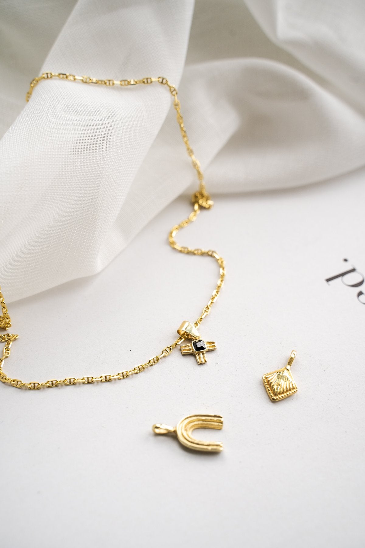 14 Karaats Goldplated necklace Gouden schakelketting 43 tot 50 cm Flawed Harmonized