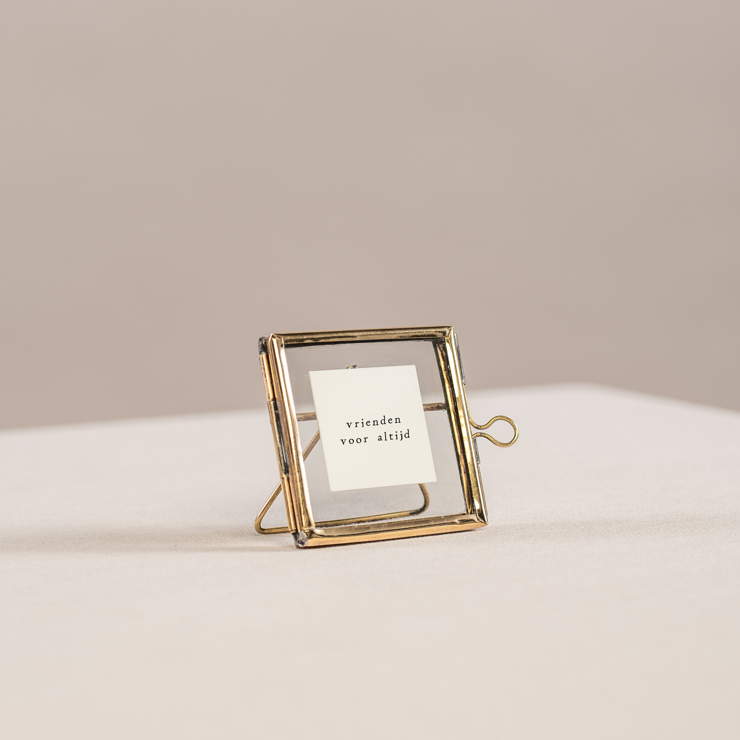 Mini goudkleurig hanglijstje met standaard en tekst vrienden voor altijd
