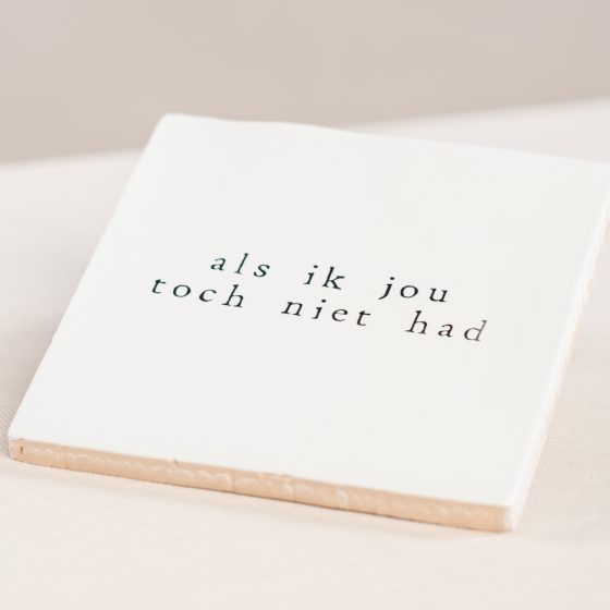 wit handgemaakt tegeltje met tekst als ik jou toch niet had liggend