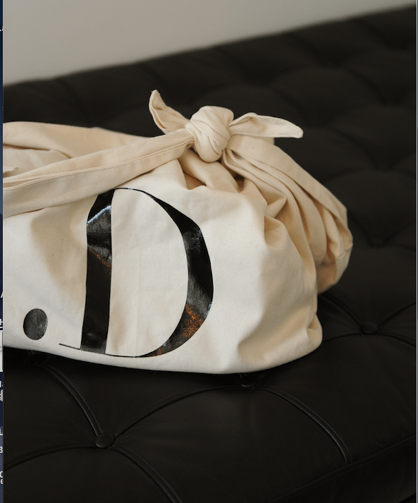 Signature shopper wit