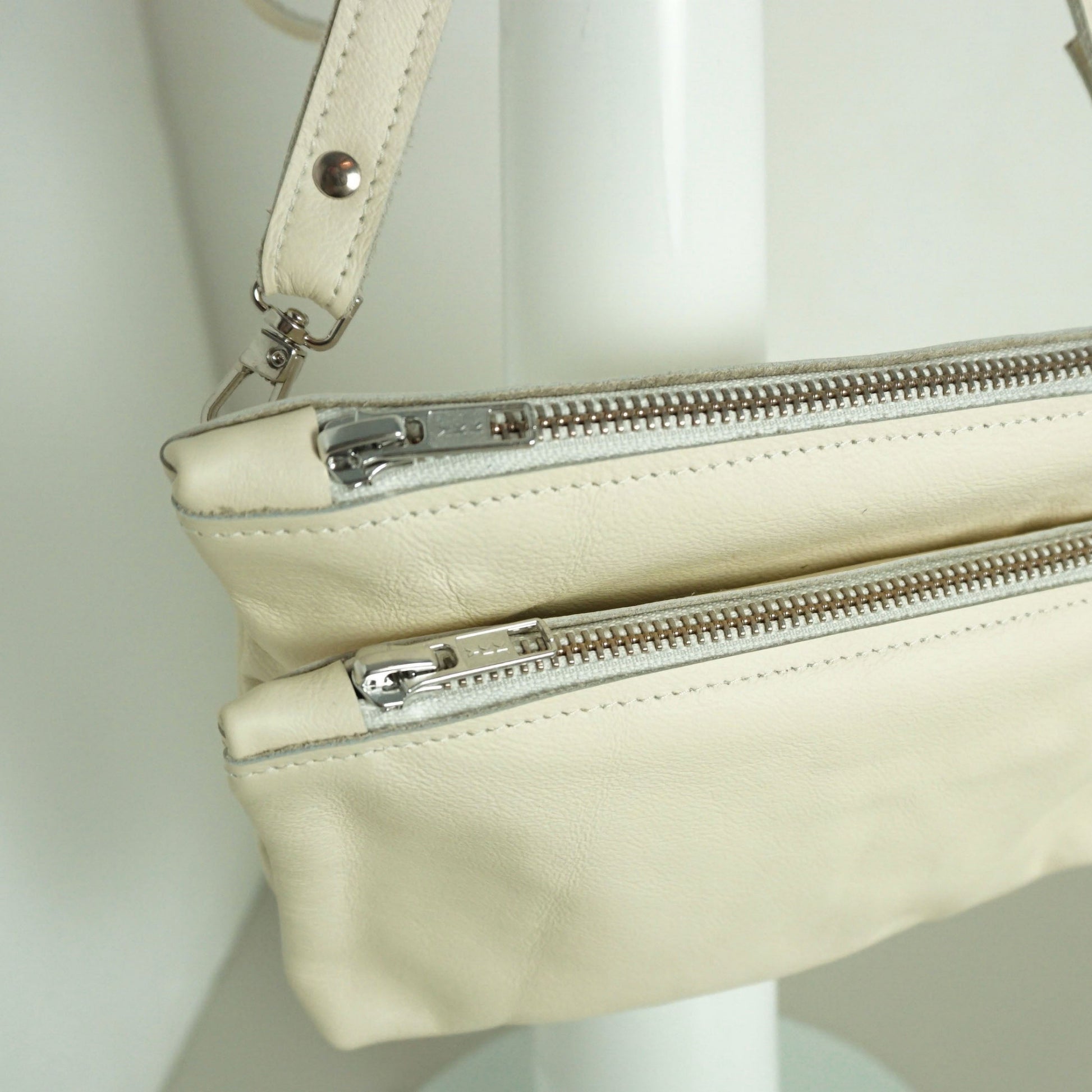 Gerecycled Leren Schoudertas Creme Naomi Rachel Tíman Maybag Afneembaar Klein Tasje