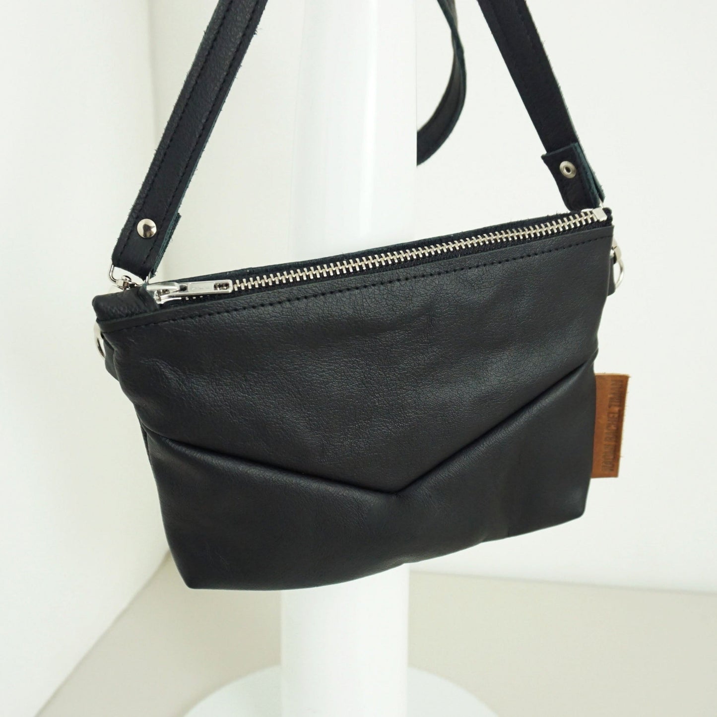 Gerecycled Leren Schoudertas Zwart Naomi Rachel Tíman V-naad Smallbag