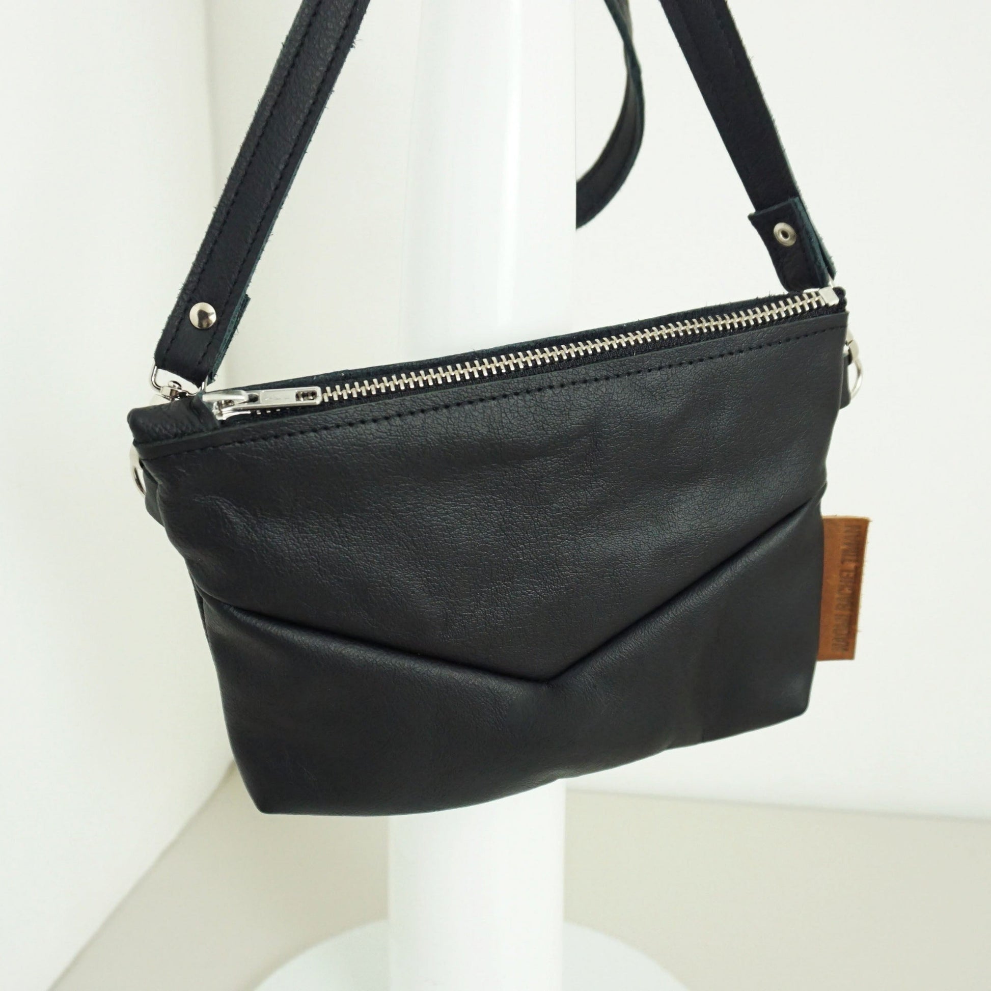 Gerecycled Leren Schoudertas Zwart Naomi Rachel Tíman V-naad Smallbag