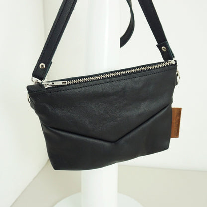 Gerecycled Leren Schoudertas Zwart Naomi Rachel Tíman V-naad Smallbag