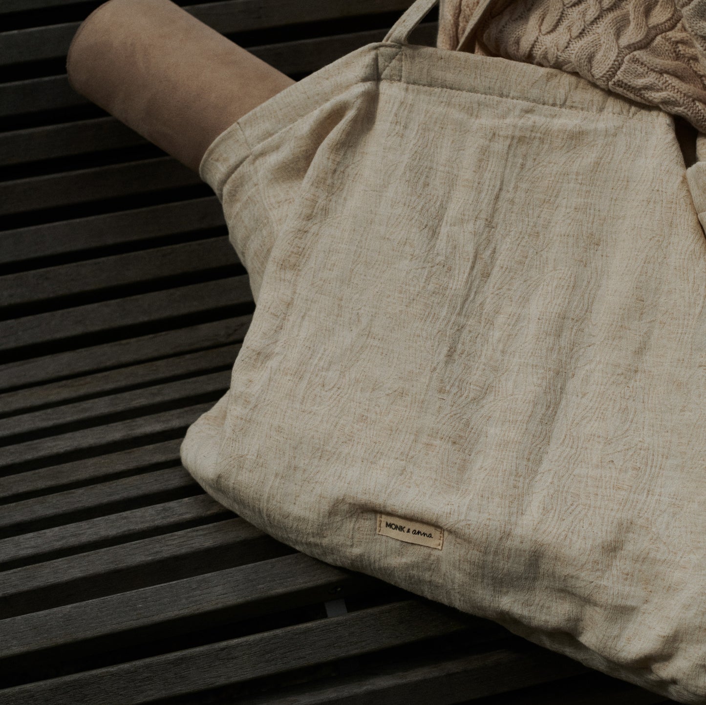 Vegan Shopper Monk & Anna Zandkleur met Pouch in geweven stof met structuur