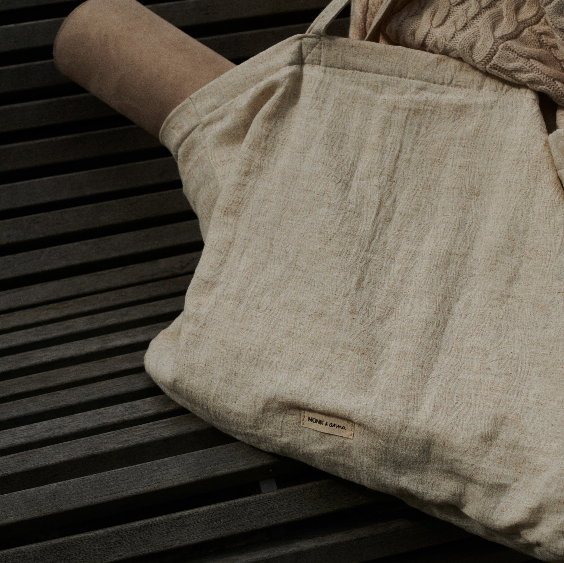 Vegan Shopper Monk & Anna Zandkleur met Pouch in geweven stof met structuur